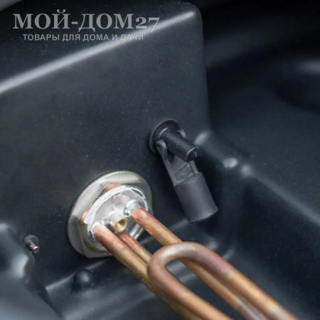 Бак для душа 80 литров с подогревом | Мой-Дом27 | Оснащен электронагревателем 2кВт, обеспечивает быстрый и равномерный нагрев воды в баке.<br>
 Нагрев 80 литров с 10 до 40 градусов примерно за 1,5 часа.<br>
 Цифровое табло покажет текущую температуру и малый уровень воды<br>
В комплектацию входит боковой штуцер для залива воды и душевая лейка.